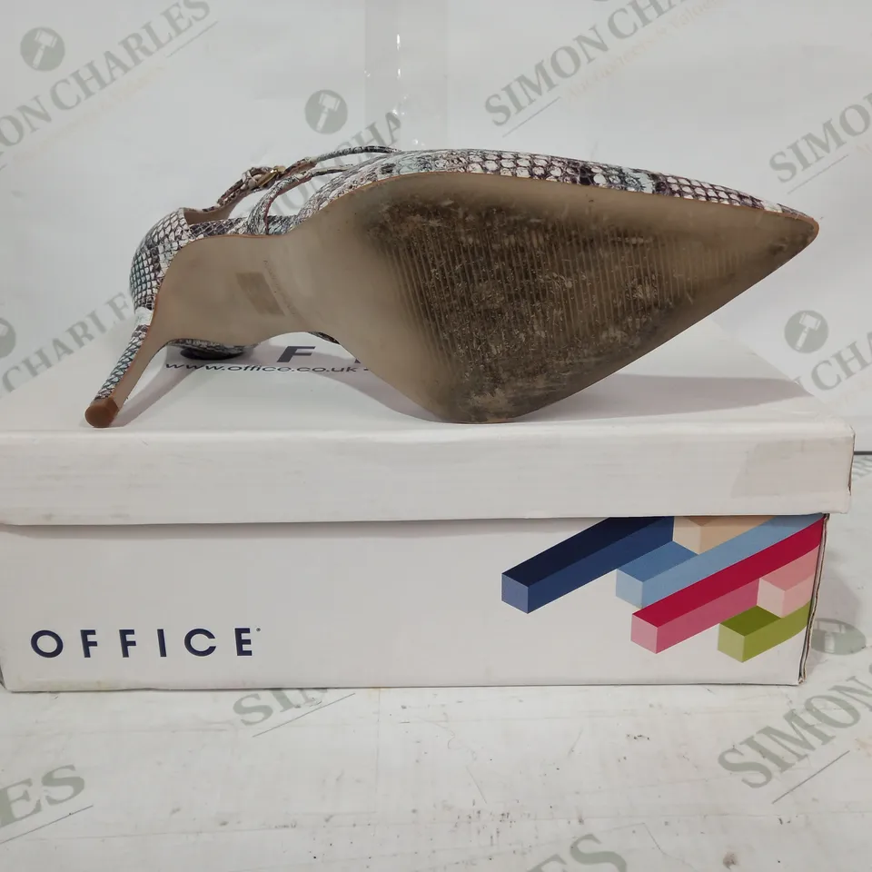 BOXED PAIR OF OFFICE LONDON POINTED LEATHER HIGH HEELS IN BLUE SNAKE SKIN DESIGN EU SIZE 41