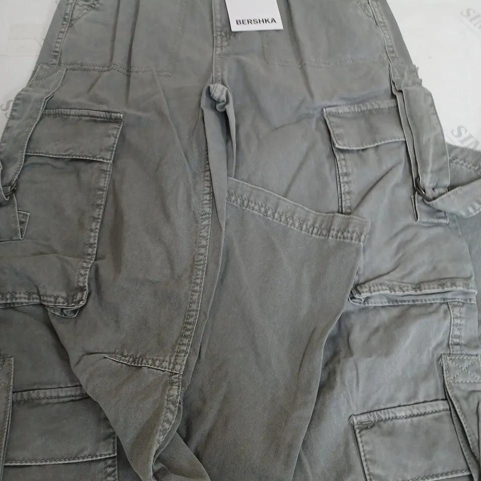 BERSHKA GREY CARGO PANTS - EUR 32
