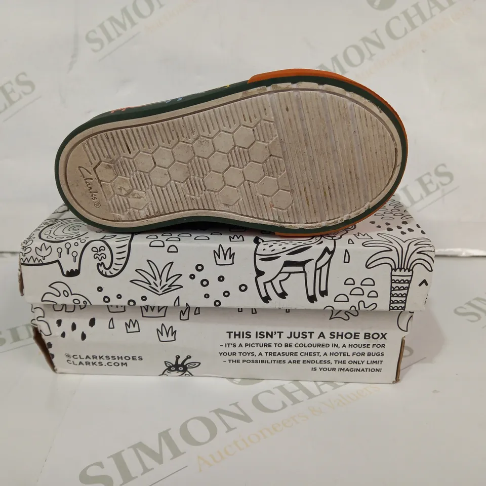 BOXED PAIR OF CLARKS FOXING POP T SHOES IN KHAKI W. DINOSAUR DESIGN UK SIZE 5