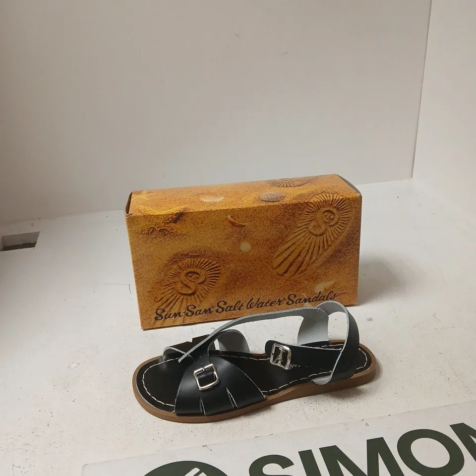 SALT WATER SANDALS CLASSIC BLACK - UNISEX SANDALS, UK 5 (EU 38)