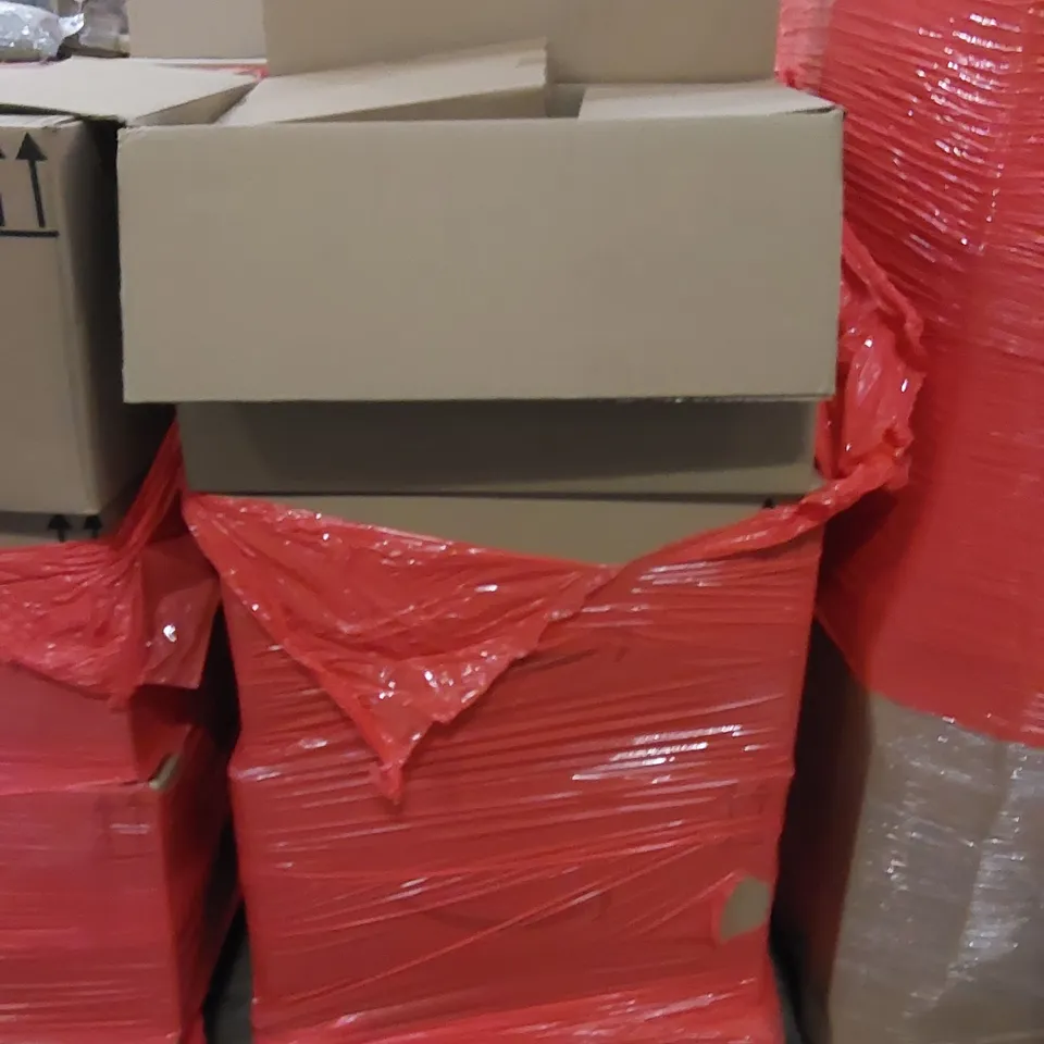 PALLET CONTAINING ASSORTED HOUSEHOLD PRODUCTS. INCLUDES HALLOWEEN MASK, VASE, PARTY GAME CARDS, GNOME, VACUUM STORAGE BAGS, CLOTHES ETC 