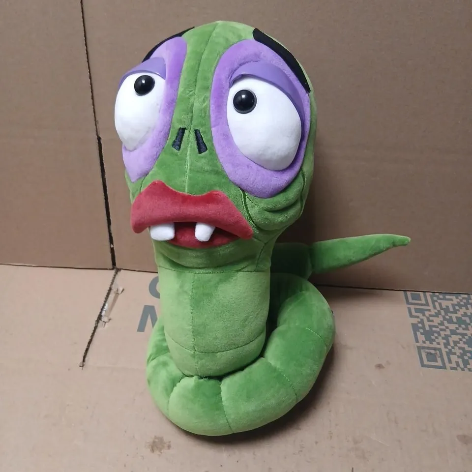 CREEPY BRIDGE X KREEPURES MAGGOT PLUSH – LICENSED COLLABORATION
