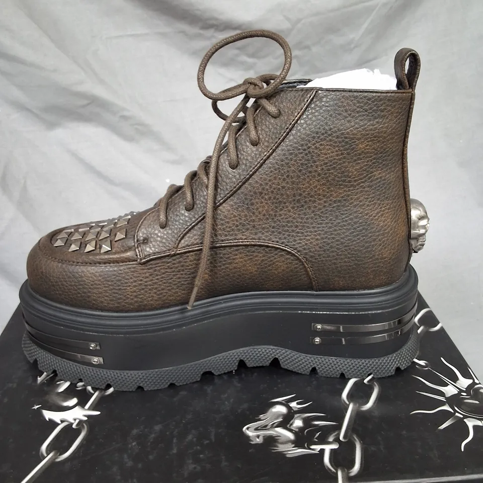 BOXED KOI CHAINED UP ENVY SKULL HARDWARE PLATFORM BOOTS IN BROWN - UK 5