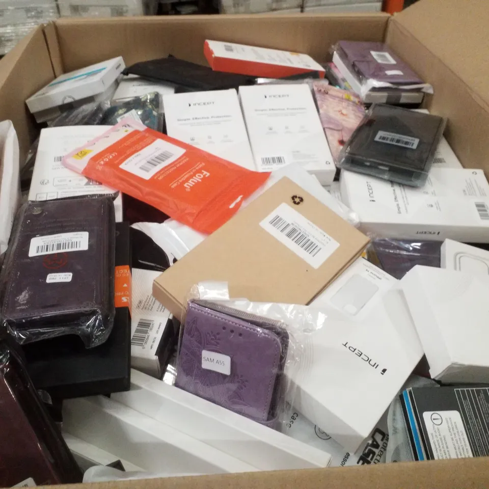 PALLET CONTAINING ASSORTED PHONE CASES