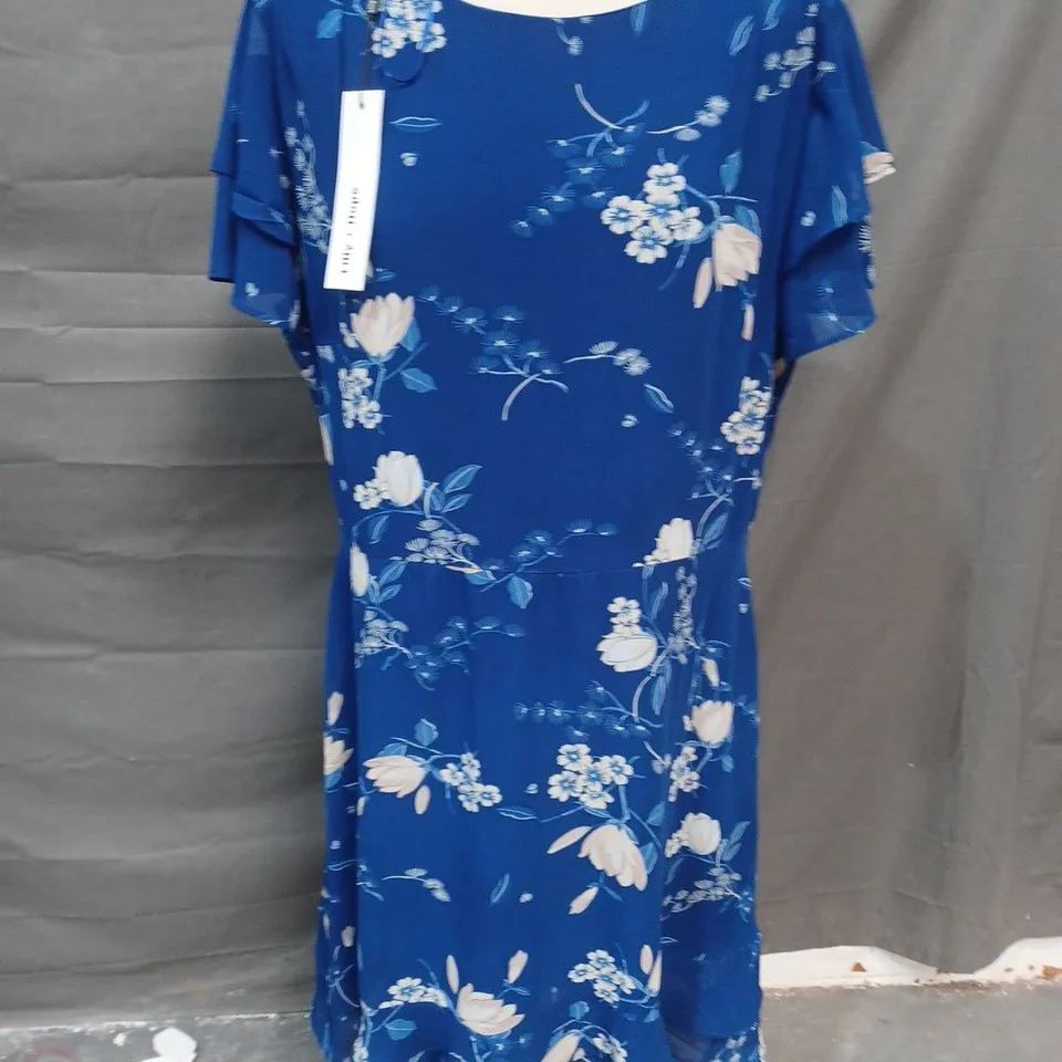 LILLY + HOPE FLORAL PRINT DRESS - 18