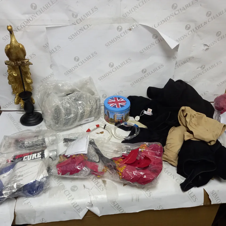 LOT OF APPROXIMATELY 15 ASSORTED HOMEWARE GOODS TO INCLUDE S-FIXX GROUT CURE, RUSH CHARGE, AND HOME REFLECTIONS DECORATIVE FLOWERS ETC.