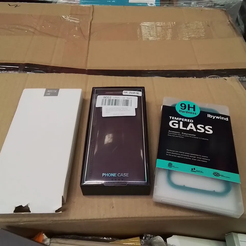 PALLET CONTAINING A LARGE QUANTITY OF PHONE CASES,SCREEN PROTECTORS 