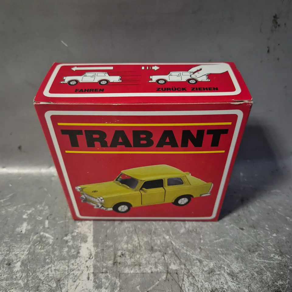 TRABANT MODEL CAR SET 
