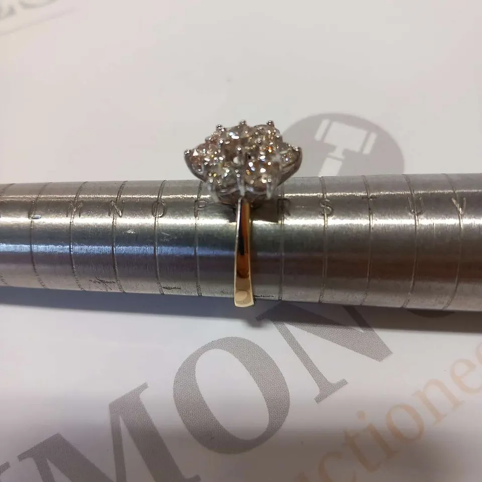 18CT GOLD 'DAISY' CLUSTER RING SET WITH NATURAL DIAMONDS WEIGHING +3.16CT