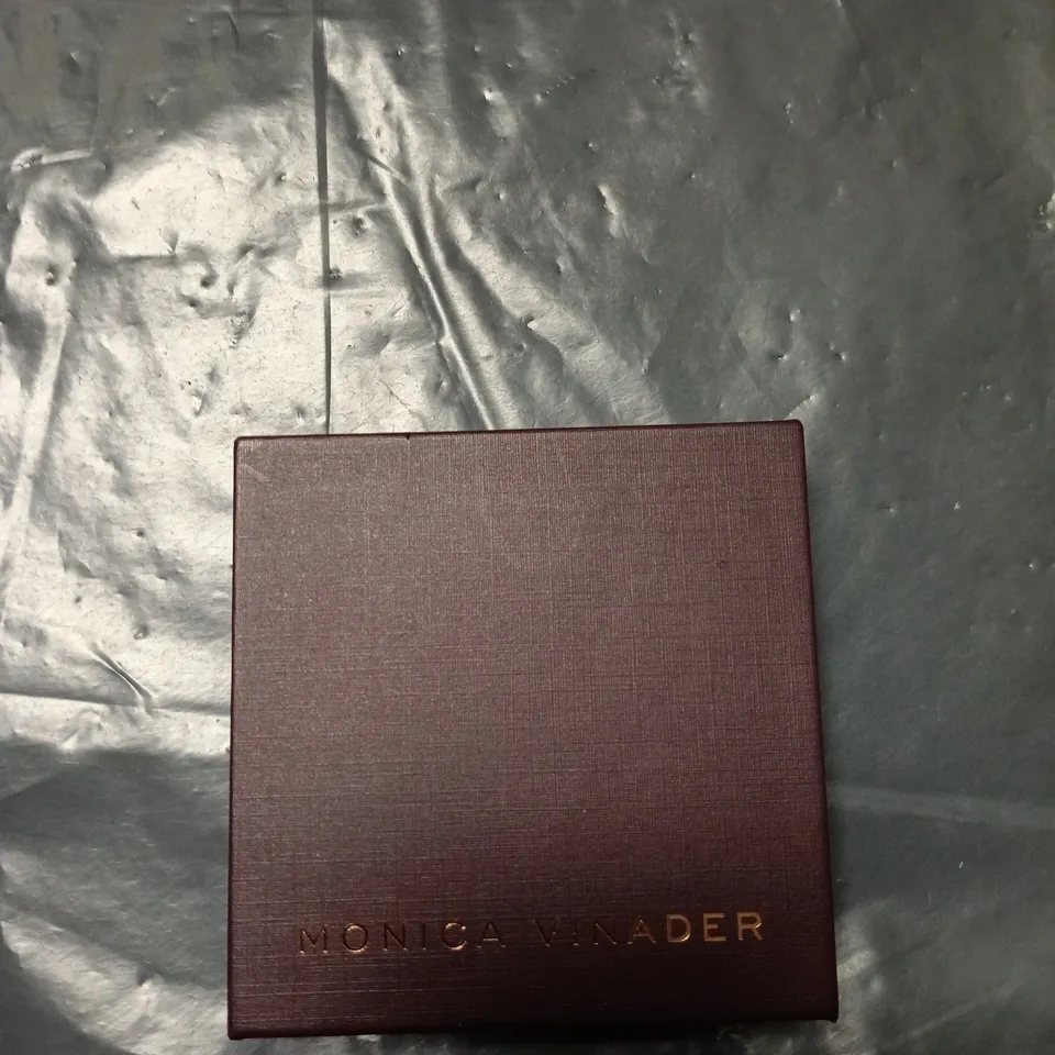 MONICA VINADER GOLD-TONE NECKLACE WITH EMERALD GEMSTONES – BOXED