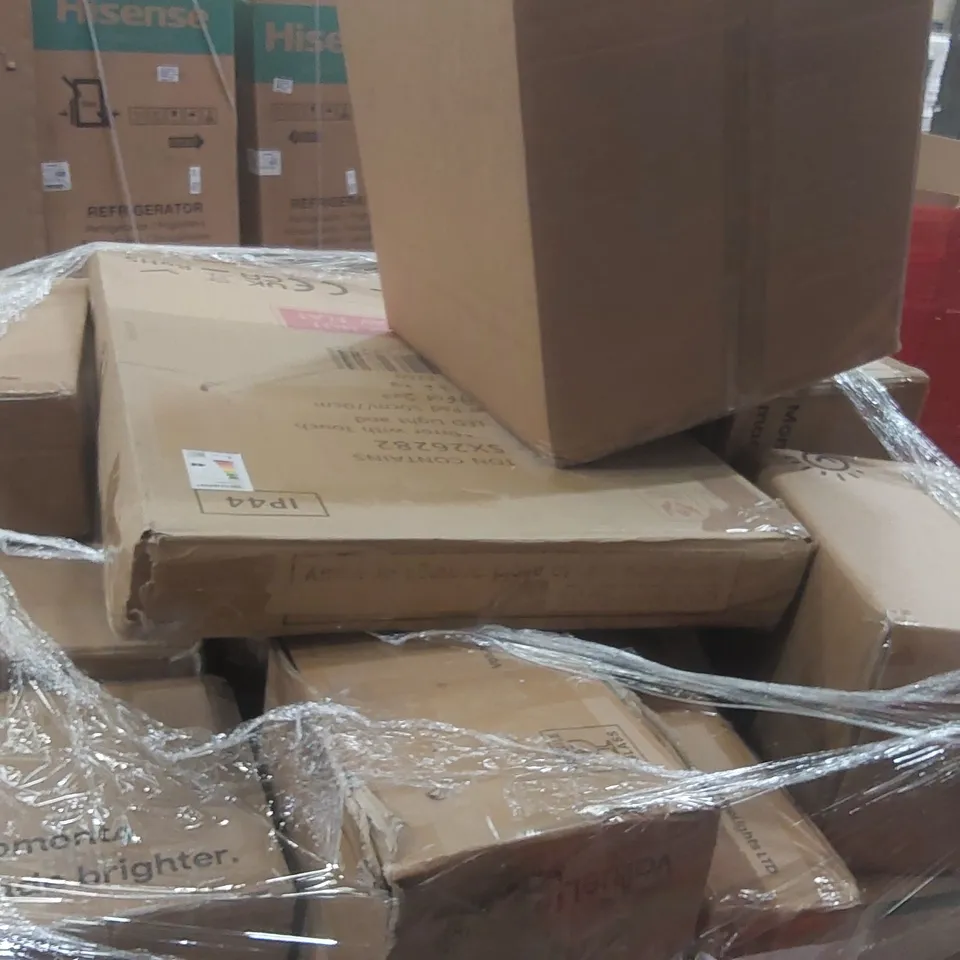 PALLET CONTAINING A VERY LARGE QUANTITY OF ASSORTED DESIGNER LIGHTING PRODUCTS