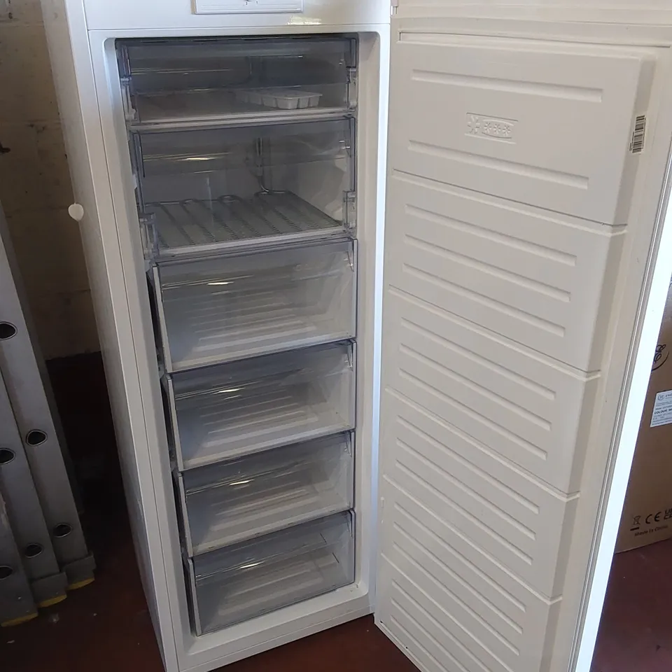 WHITE KNIGHT FREESTANDING FREEZER - WHITE 