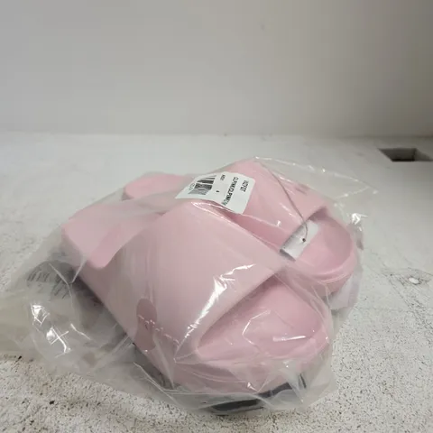 ADIDAS PINK SANDALS β 4