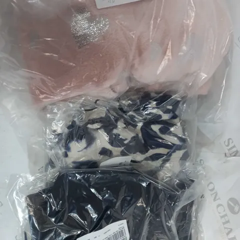 BOX OF ASSORTED CLOTHING ITEMS TO INCLUDE - BLACK LEGGINGS - VINTAGE TOP -ROSE PJ SET