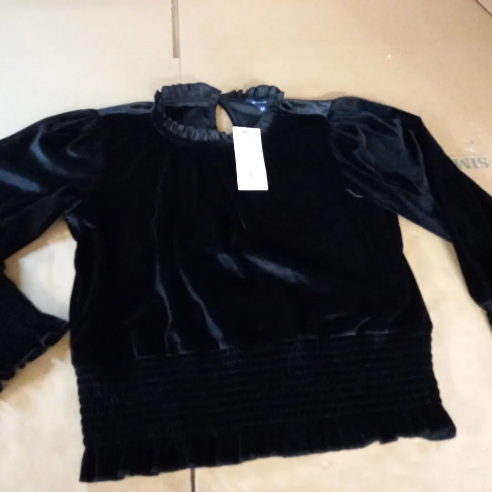 FRENCH CONNECTION SULA VELVET JERSEY TOP IN BLACK - M