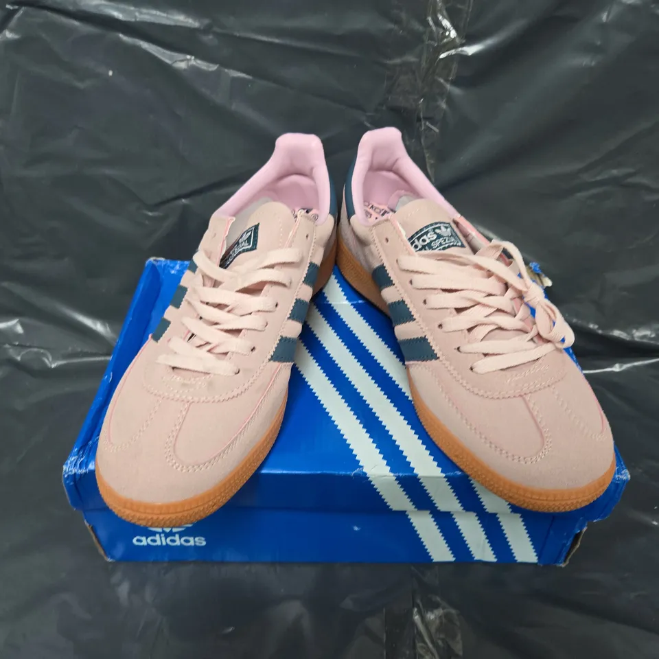BOXED PAIR OF ADIDAS HANDBALL SPEZIAL SNEAKERS IN PINK - UK 7.5