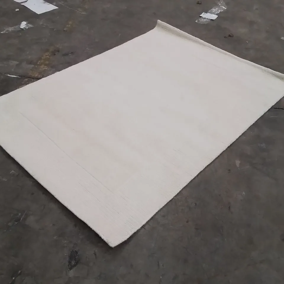 QUALITY DESIGNER AREA RUG - APPROXIMATELY 170X120CM