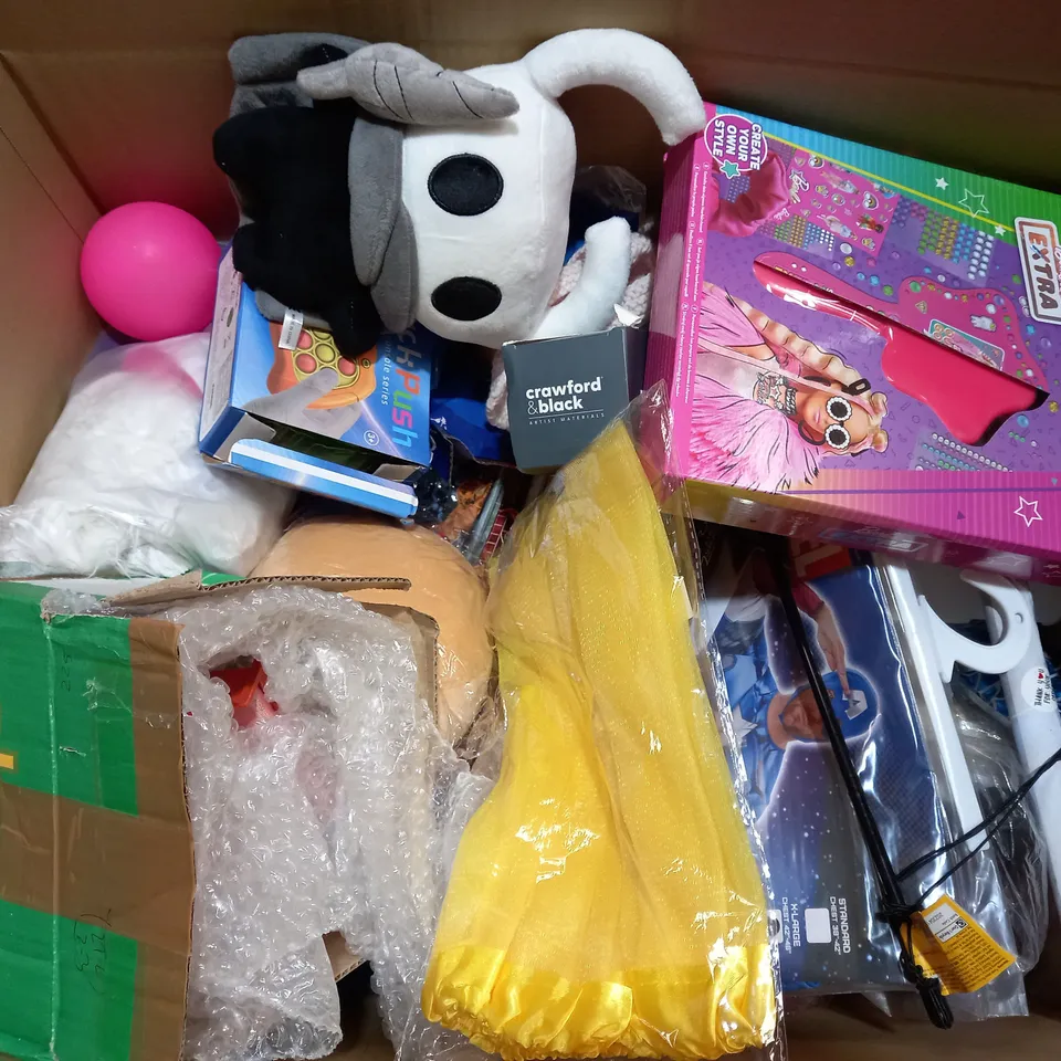 BOX OF APPROX 20 ASSORTED TOYS TO INCLUDE - MERMAID NIGHT LIGHT - WOODEN TRAIN SET - GET CLOSER GAME ECT