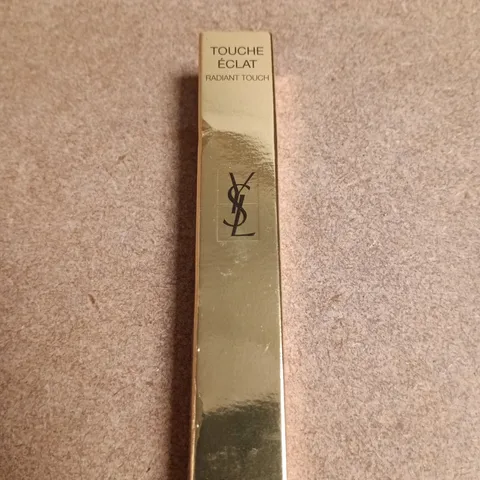YVES SAINT LAURENT TOUCHE ÉCLAT RADIANT TOUCH HIGHLIGHTER – BOXED (0.08 FL OZ/2.5 ML)