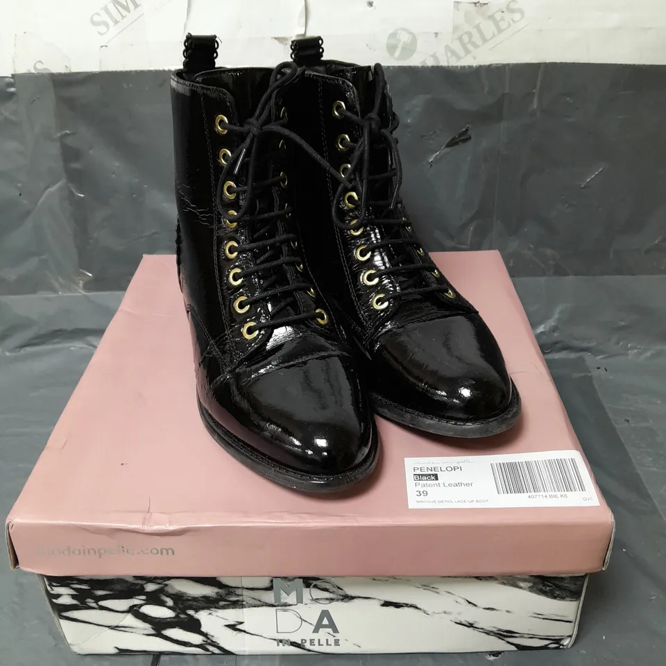 MODA IN PELLE PENELOPI PATENT LEATHER LACE UP BOOTS SIZE 6