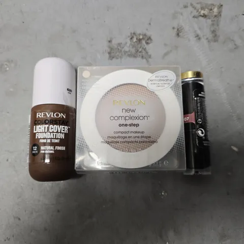 BOX OF APPROXIMATELY 80 ASSORTED HEALTH & BEAUTY ITEMS TO INCLUDE - REVLON LIGHT COVER FOUNDATION 620, REVLON NEW COMPLEXION 01 ,REVLON 007 LIPSTICK ETC