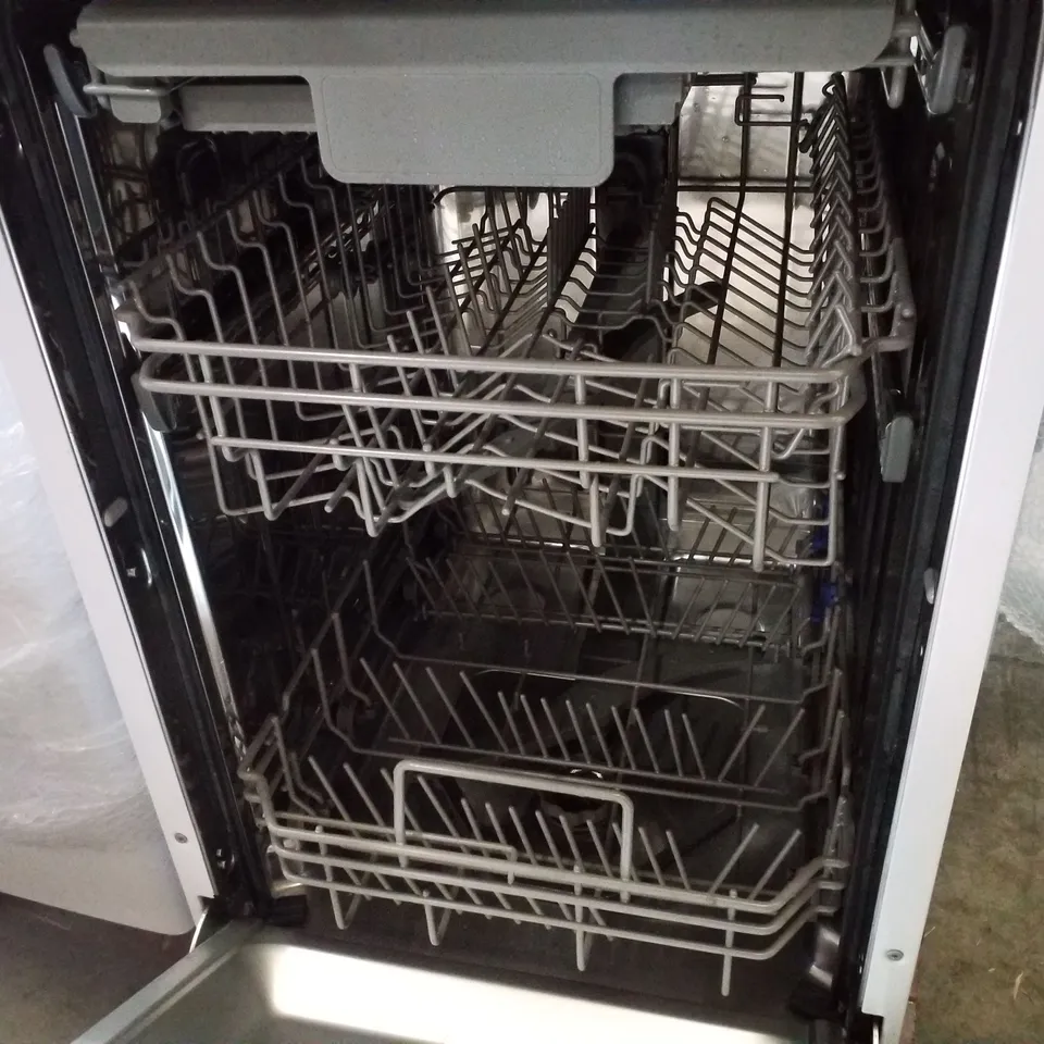 HISENSE SLIMLINE FREESTANDING 10 PLACES DISHWASHER IN WHITE - UNPROCESSED RAW RETURN