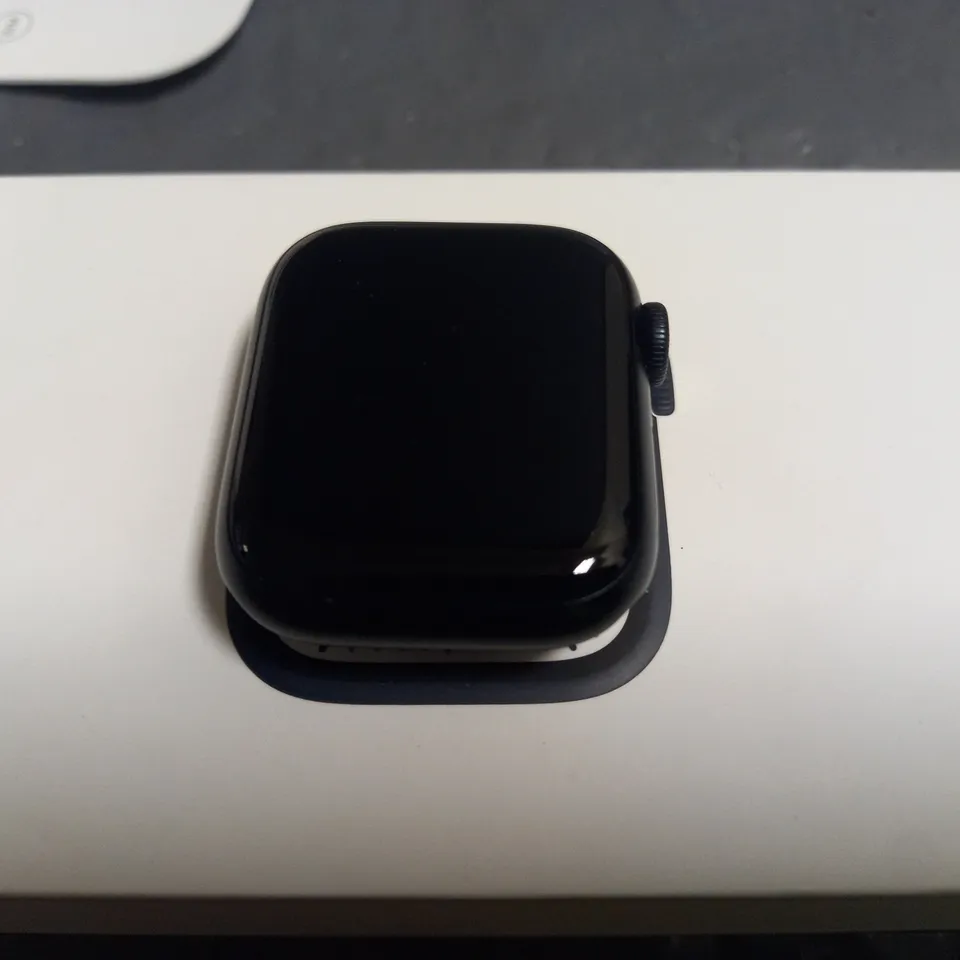 APPLE WATCH SERIES 7 41MM WATCH AND STRAP - MIDNIGHT ALUMINIUM