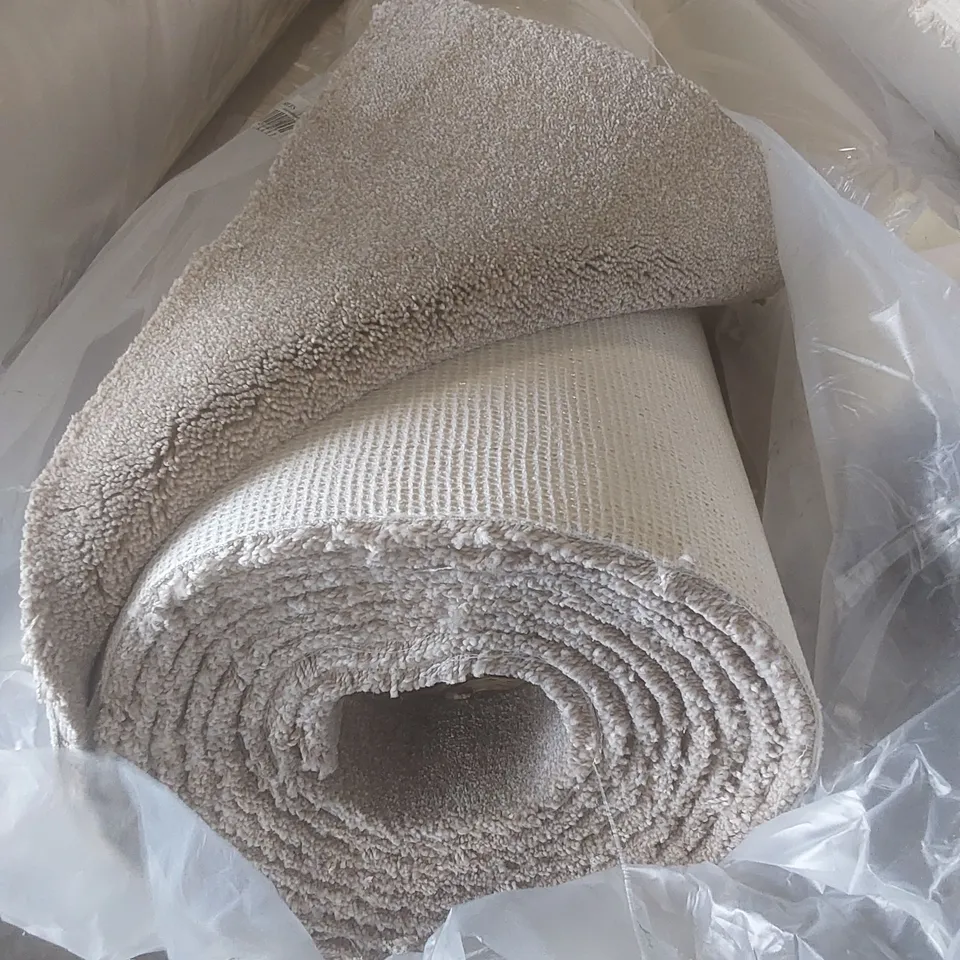 ROLL OF QUALITY CLASSIC CHARM AB WHITE ELEPHANT CARPET // SIZE: APPROX: 5 X 5.8m