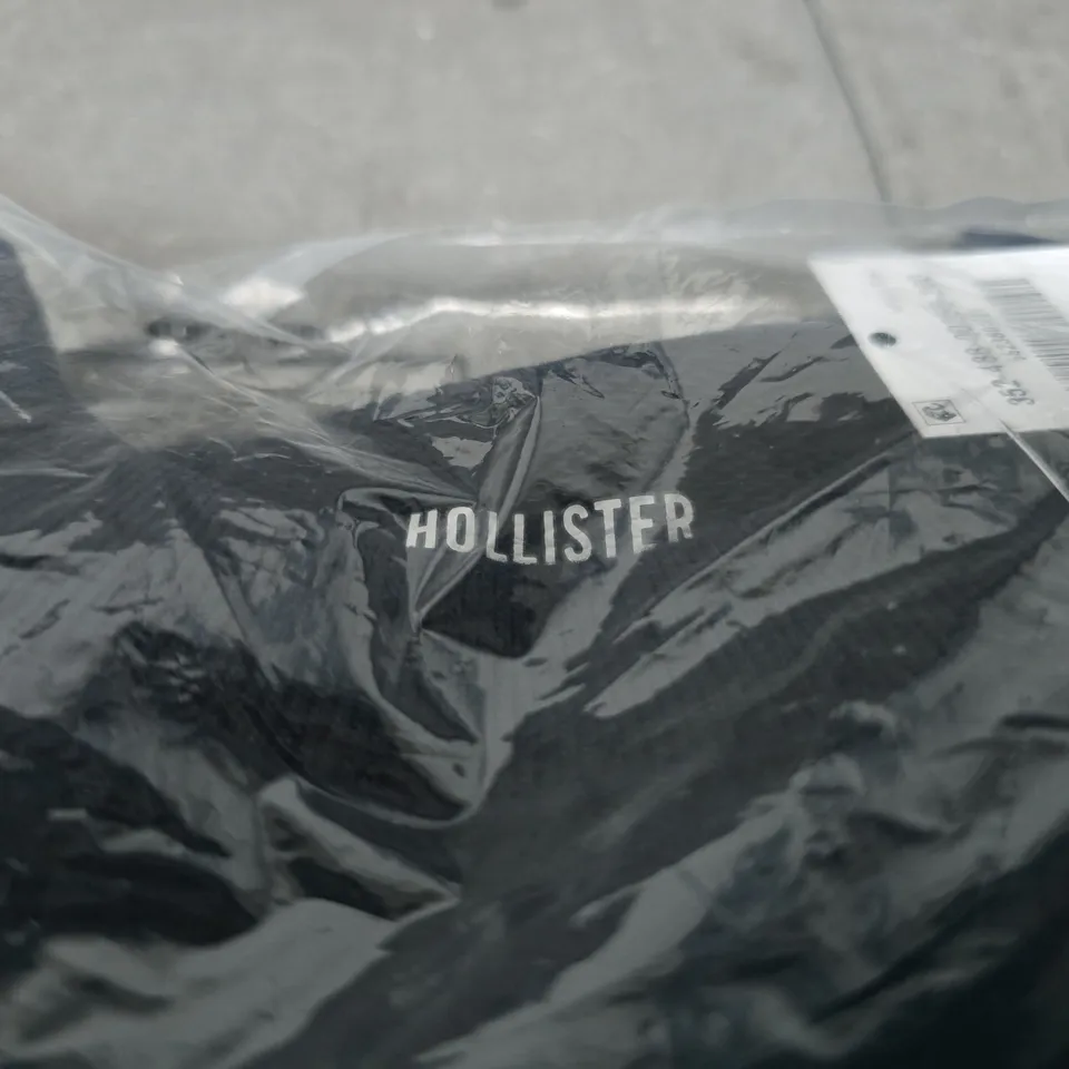 HOLLISTER NAVY KNIT TOP – MEDIUM. BAGGED