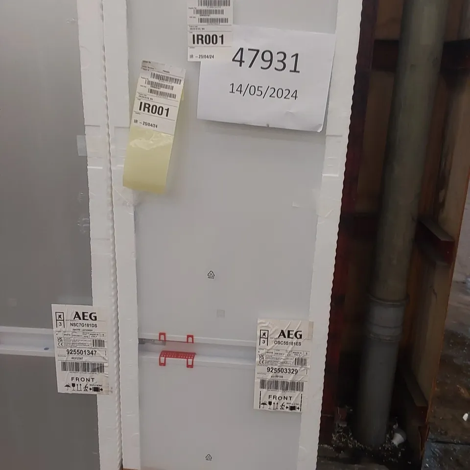 AEG OSC5S181ES LOW FROST INTEGRATED FRIDGE FREEZER, SLIDING HINGE, 70/30 RRP £500