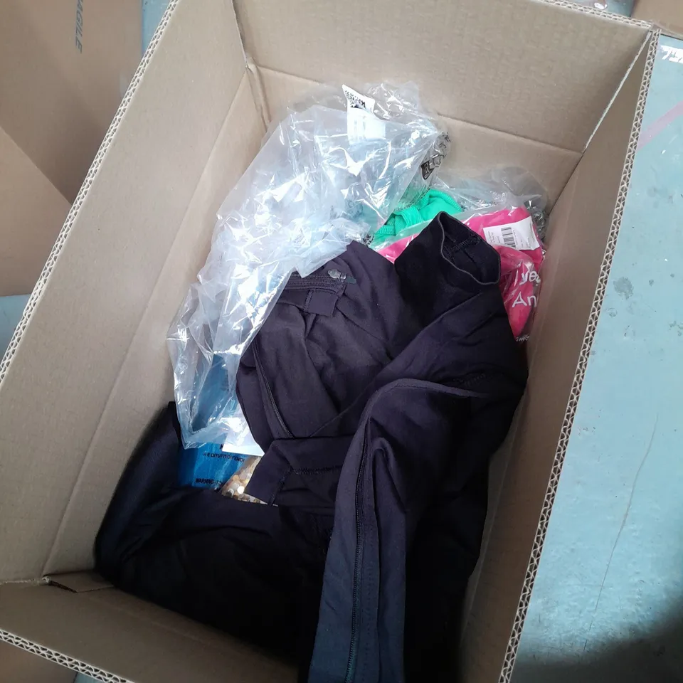 APPROX 10 X ASSORTED ITEMS OF CLOTHINGS TO INCLUDE; BAG, SHIRTS, DRESSESS