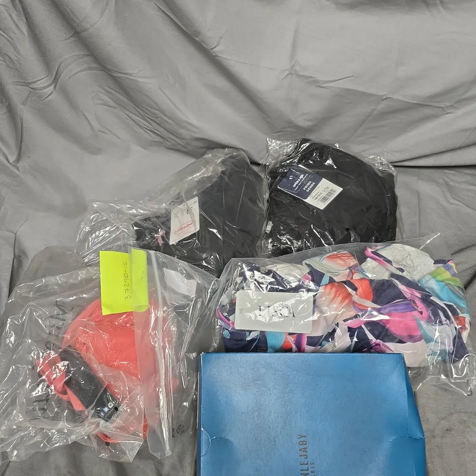 APPROXIMATELY 20 ASSORTED WOMEN'S CLOTHING PRODUCTS IN VARIOUS BRANDS TO INCLUDE ANITA, LISCA, PRIMA DONNA, GOSSARD, MAISONLEJABY ETC