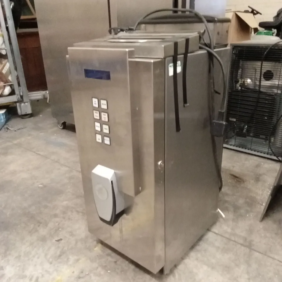 AEQUATOR + COFFEE MACHINE