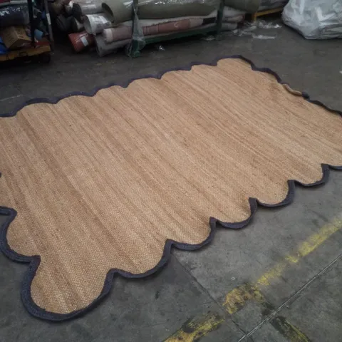 QUALITY DESIGNER AREA RUG APPROXIMATELY 210Γ300CM