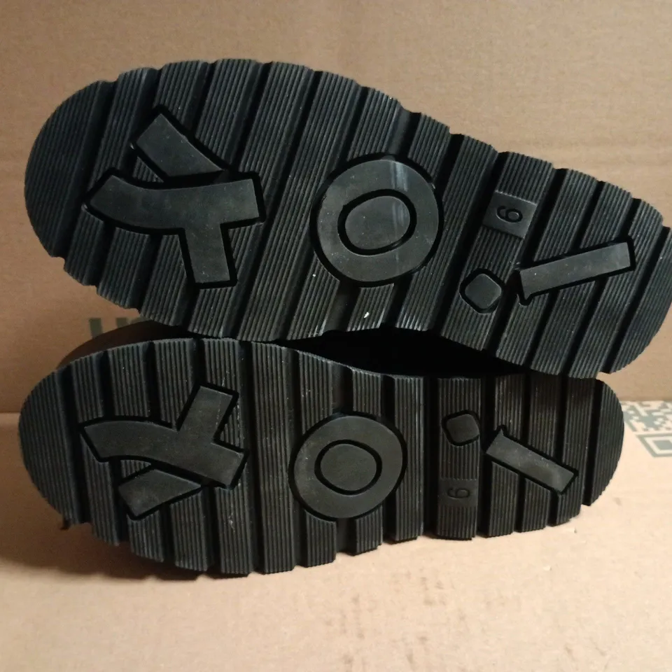 KOI BLACK LEATHER PLATFORM SHOES - 6