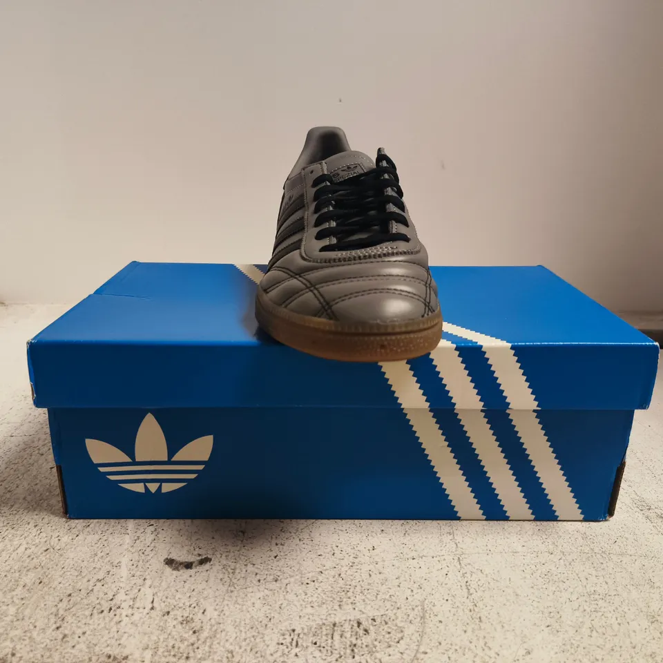 BOXED PAIR OF ADIDAS HANDBALL SPEZIAL WOMENS TRAINERS IN GREY/BLACK SIZE UK 7