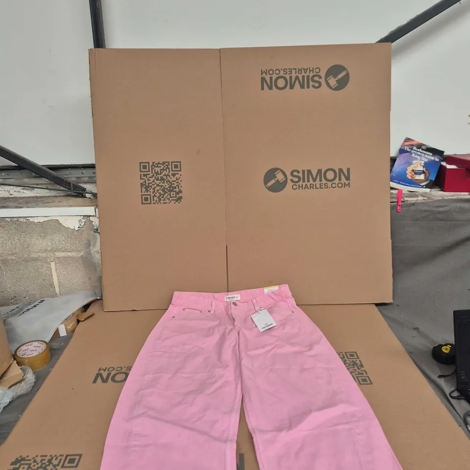 PULL&BEAR PINK JEANS – BARREL FIT, UK 14 (US 10, EUR 42)