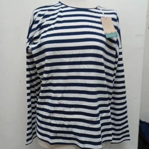 PASSENGER STRIPED T-SHIRT IN BLUE & WHITE - SIZE MEDIUM