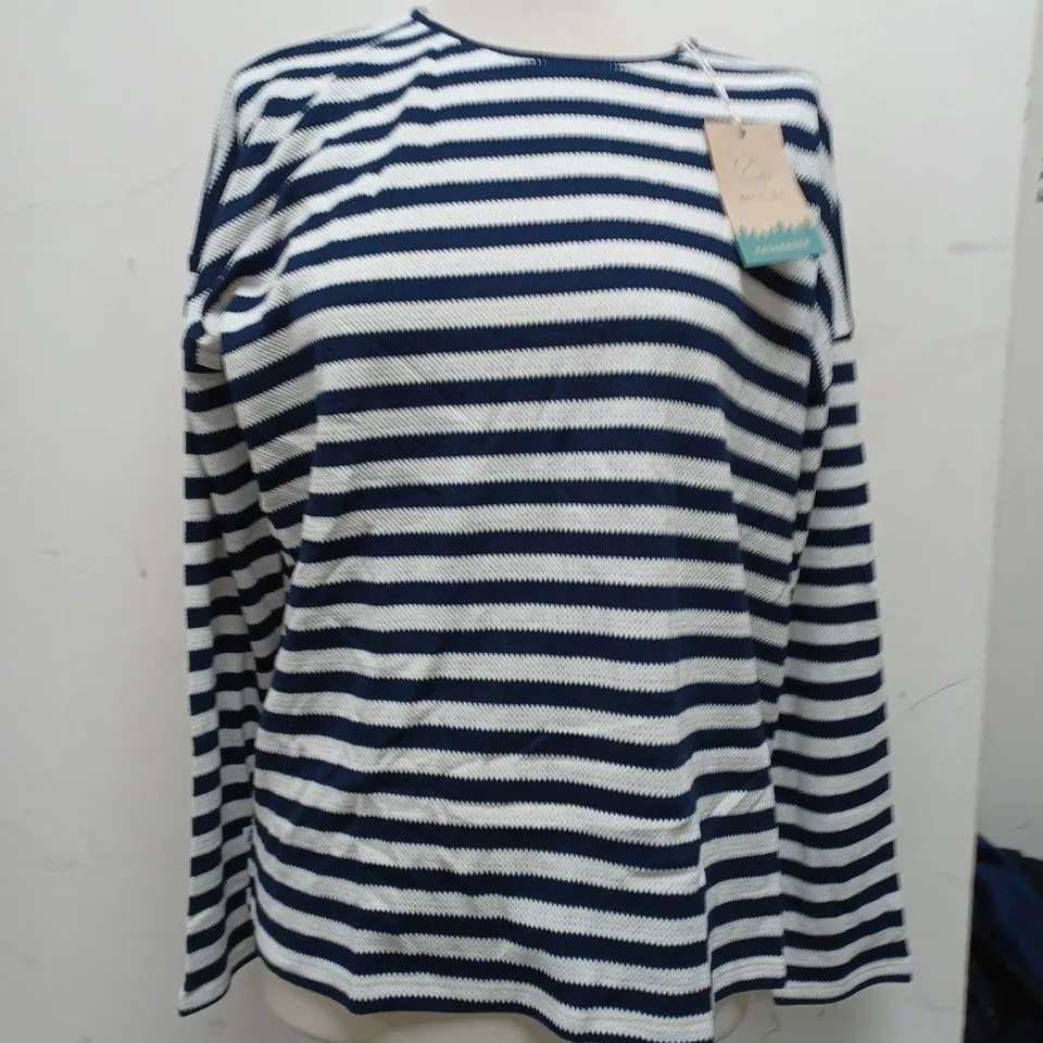 PASSENGER STRIPED T-SHIRT IN BLUE & WHITE - SIZE MEDIUM