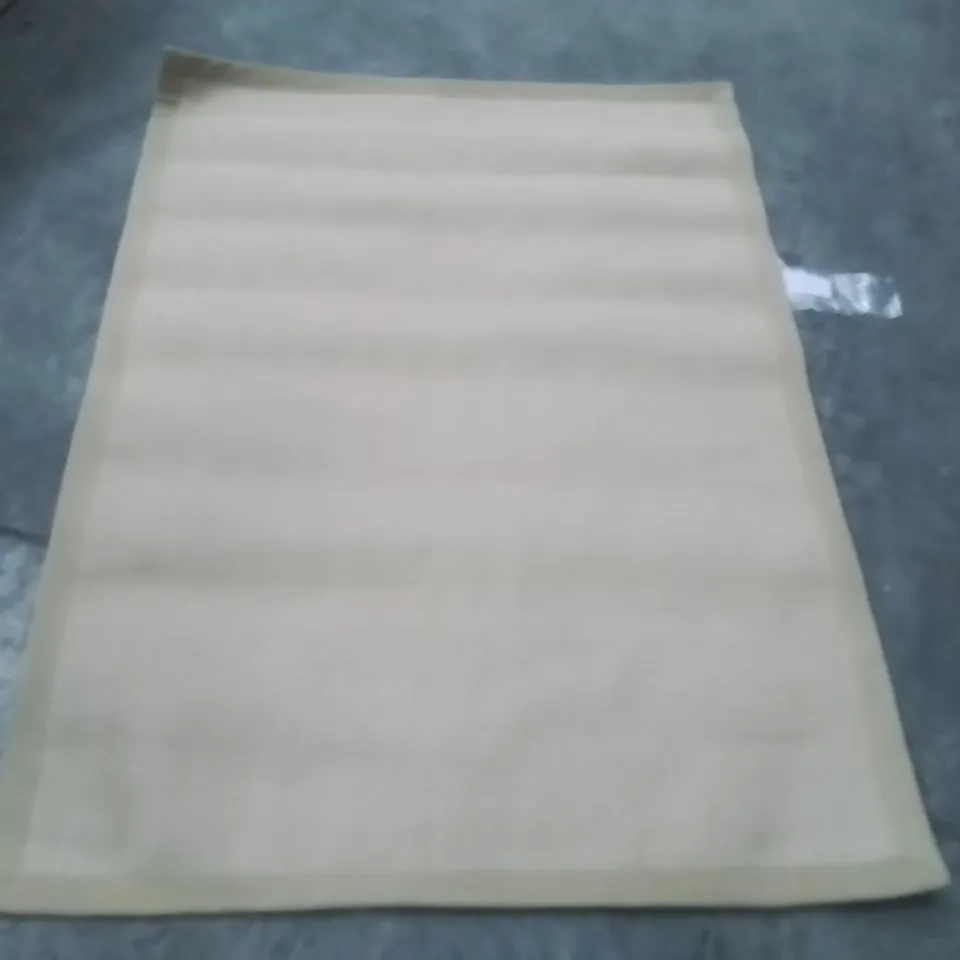 QUALITY DESIGNER AREA RUG - APPROXIMATELY 166X120CM