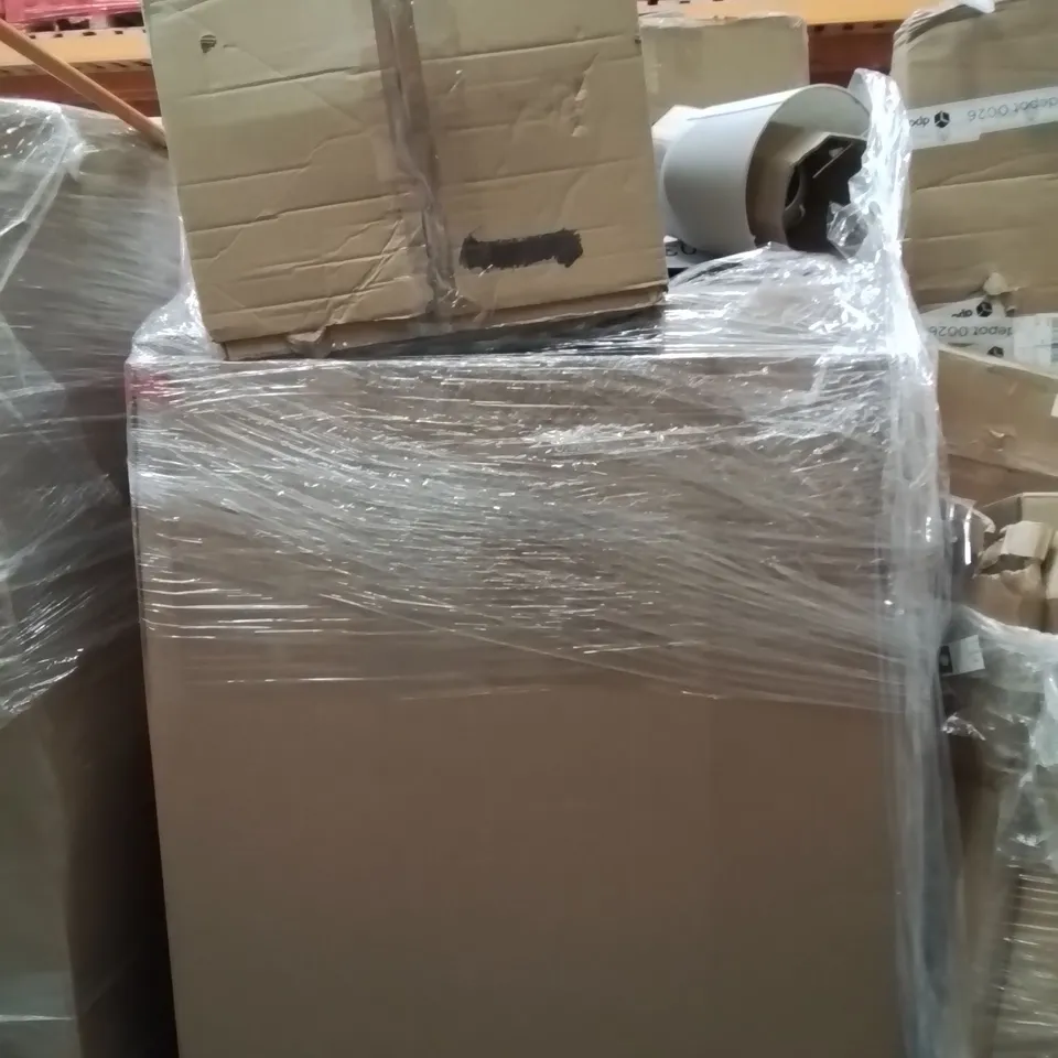 PALLET CONTAINING A LARGE QUANTITY OF ASSORTED LIGHTING PRODUCTS TO INCLUDE;ARC FLOOR LAMP,WALL LIGHT,CHANDELIER 