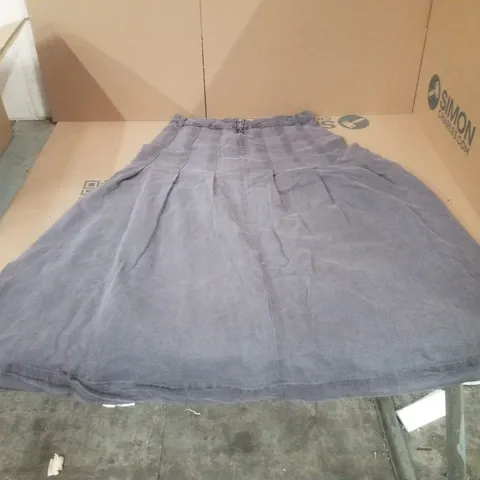 BOX CONTAINING APPROXIMATELY 10 BRAND NEW SIMPLY BE GREY KILT SKIRTS - SIZE 16