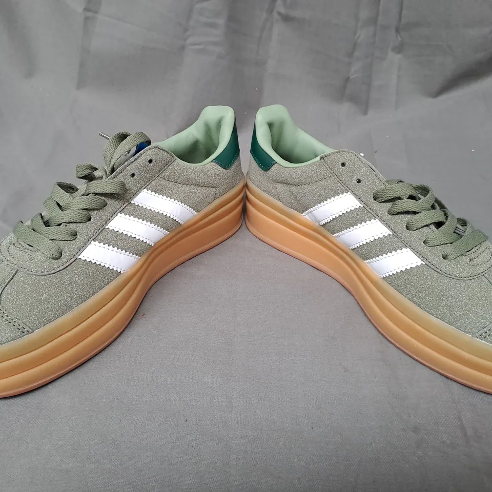 PAIR OF ADIDAS GAZELLE SHOES IN GREEN UK SIZE 6.5