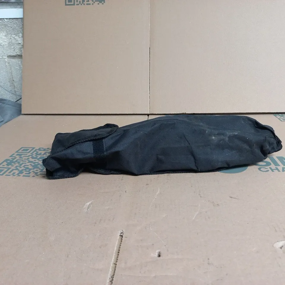 VEHICLE JACK WITH ACCESSORIES IN BLACK POUCH