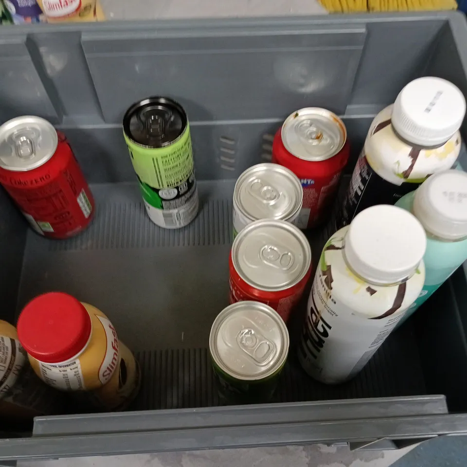 LOT OF 17 ASSORTED DRINKS TO INCLUDE SLIMFAST, TENZING AND FANTA