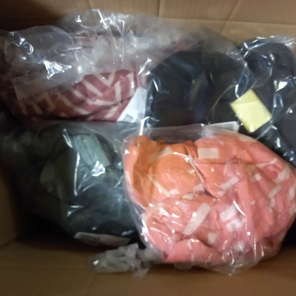 APPROXIMATELY 10 ASSORTED CLOTHING ITEMS TO INCLUDE KIPLING BAG, JUMPER, LOUNGE SET, ETC