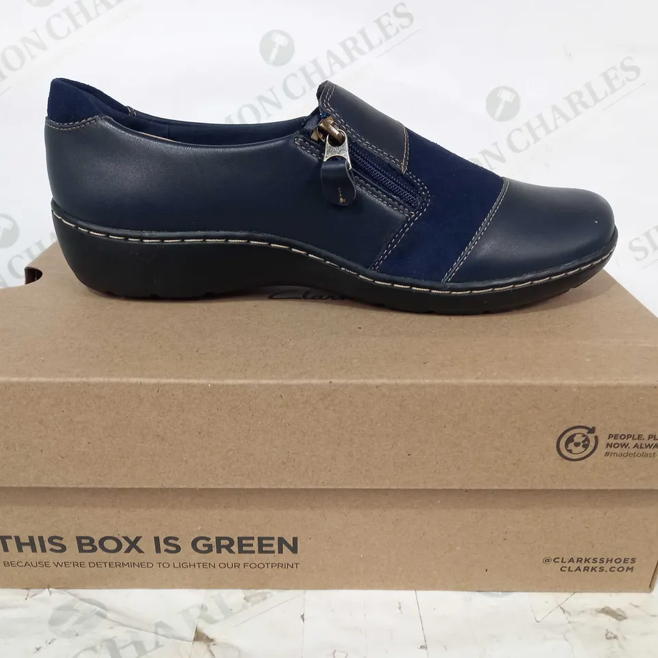 BOXED PAIR OF CLARKS CORA HARBOR SHOES IN NAVY UK SIZE 8.5