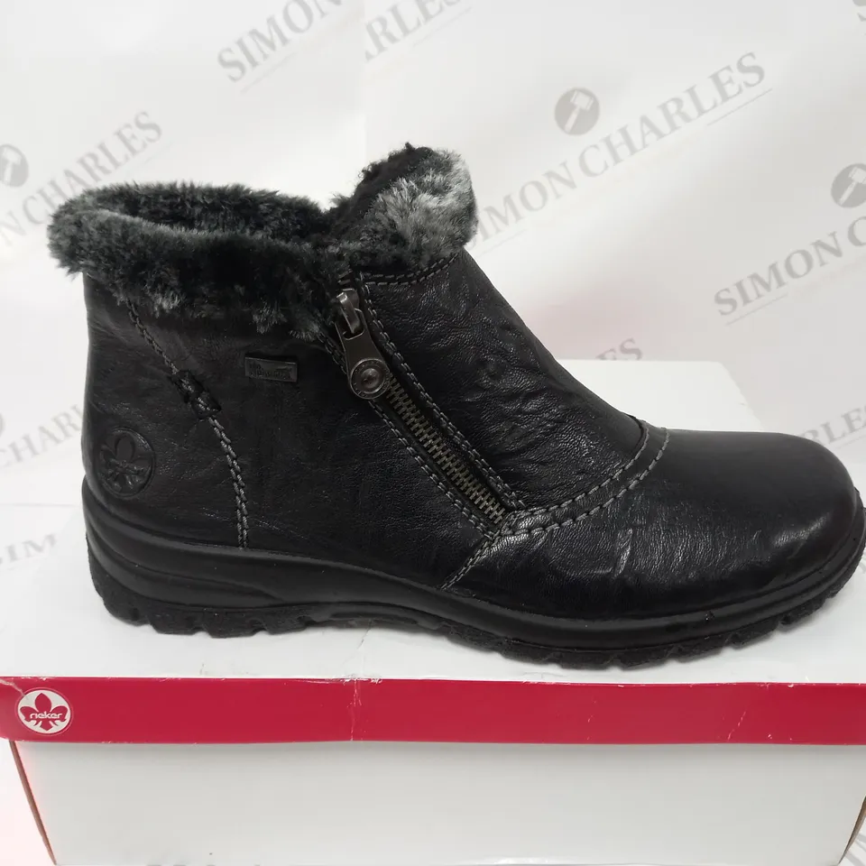 BOXED PAIR OF RIEKER ANKLE BOOTS WITH FUR CUFF, BLACK - SIZE 6.5