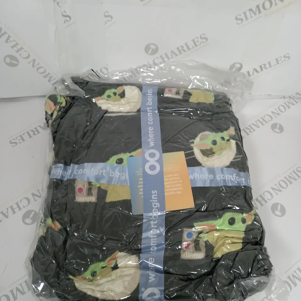 OODIE OVERSIZED WEARABLE BLANKET - BABY YODA