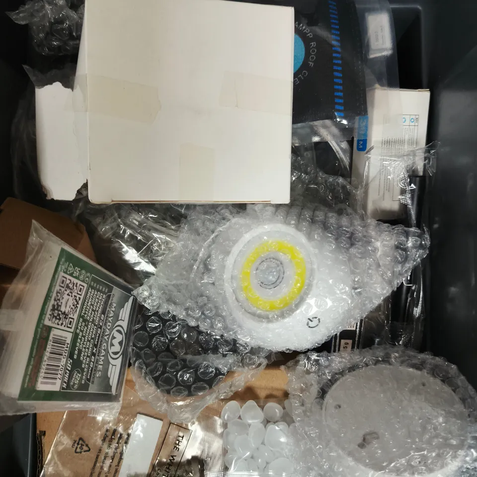 APPROXIMATELY 20 ASSORTED HOUSEHOLD PRODUCTS TO INCLUDE STAPLES, LED LIGHT, CAR DEHUMIDIFIER ETC 